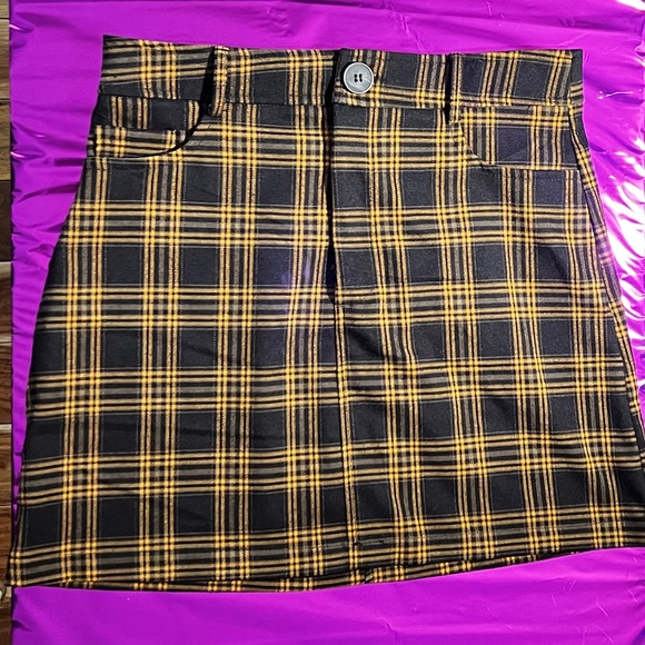 Plaid Skirt - Picture 1 of 8